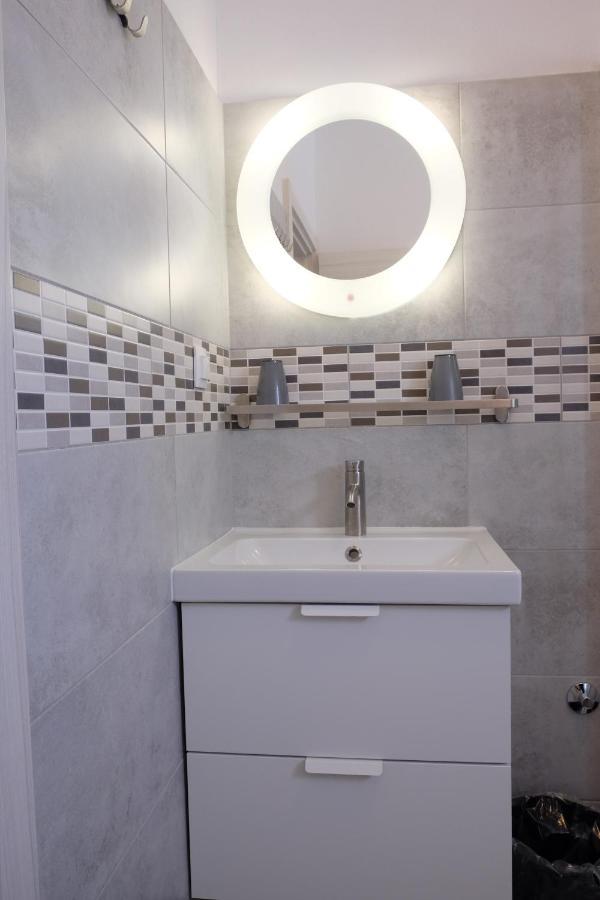 Apartmani Mojca Selce Exterior photo