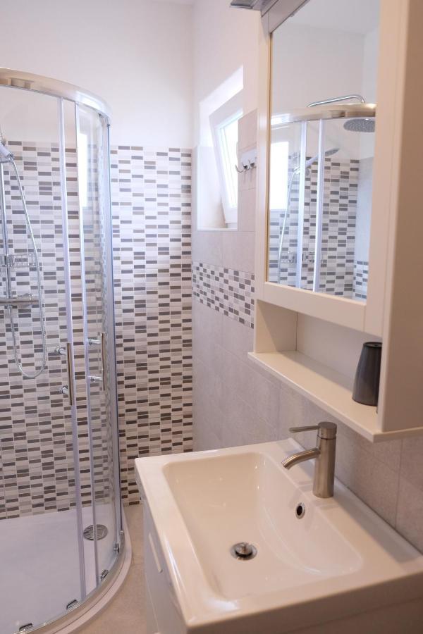 Apartmani Mojca Selce Exterior photo