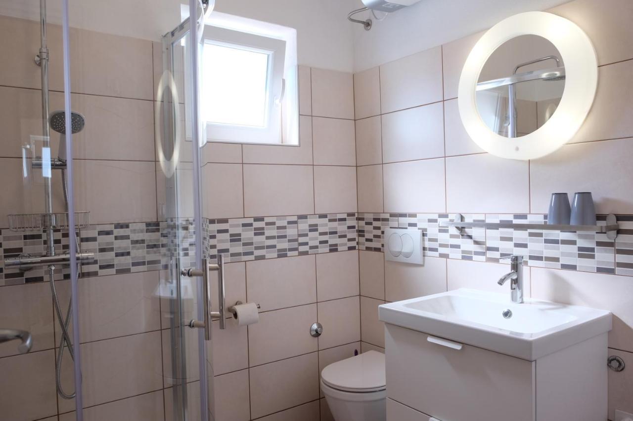 Apartmani Mojca Selce Exterior photo