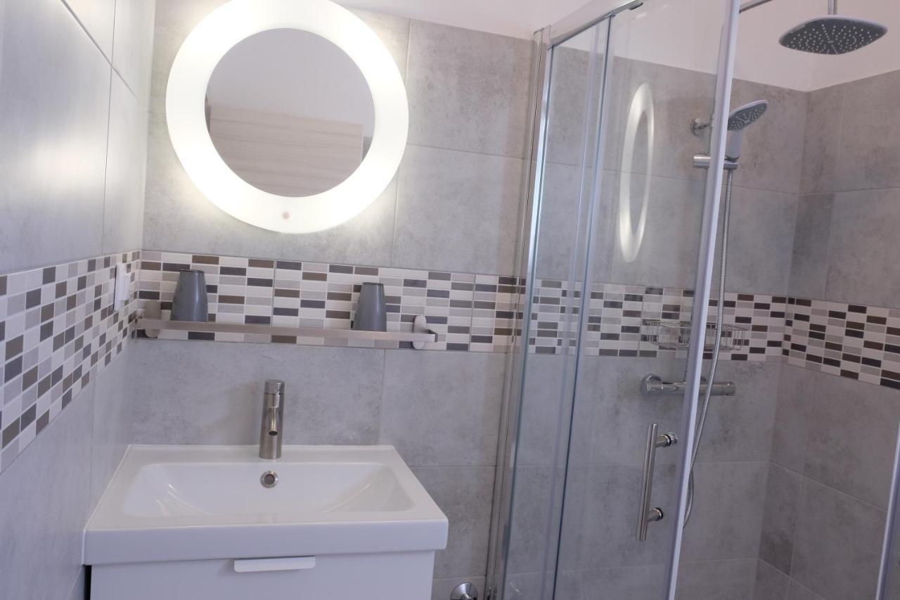Apartmani Mojca Selce Exterior photo