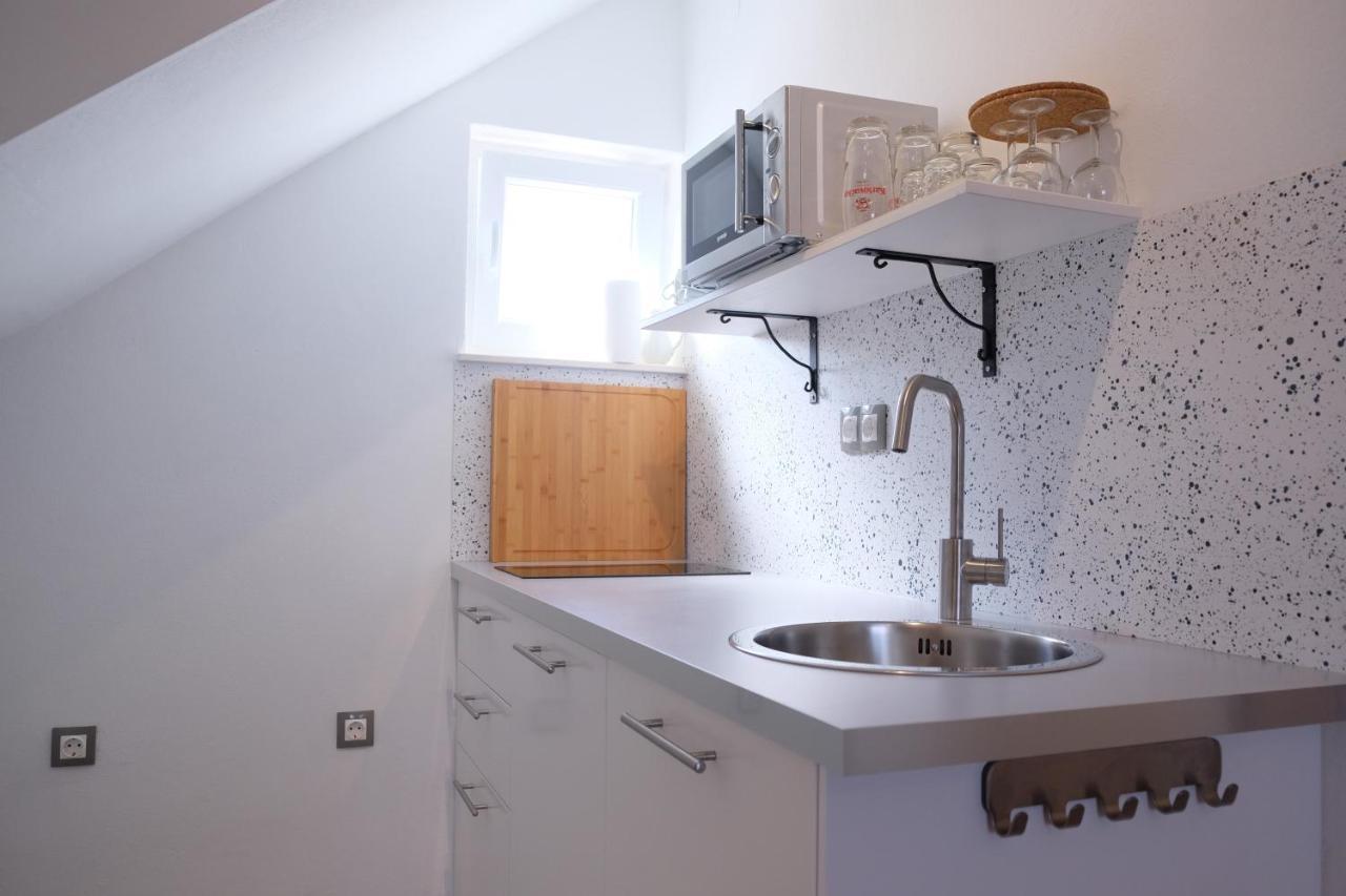Apartmani Mojca Selce Exterior photo