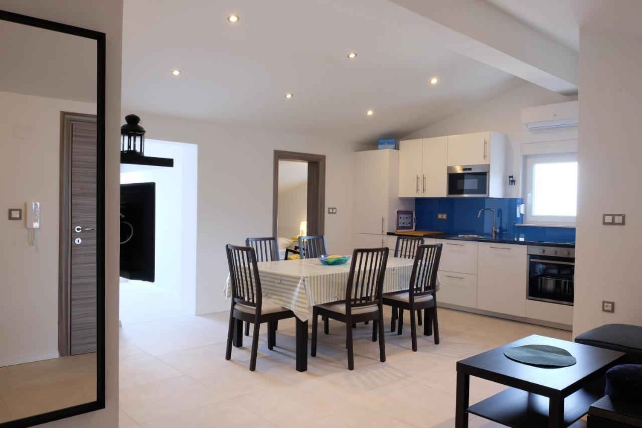 Apartmani Mojca Selce Exterior photo